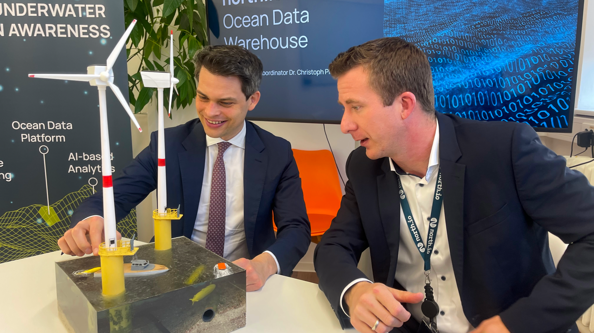 Dr. Christoph Ploß mit Jann Wendt zu Besuch bei north.io